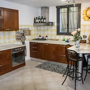  Appartamento Delizioso Monolocale Con Giardino Italia
